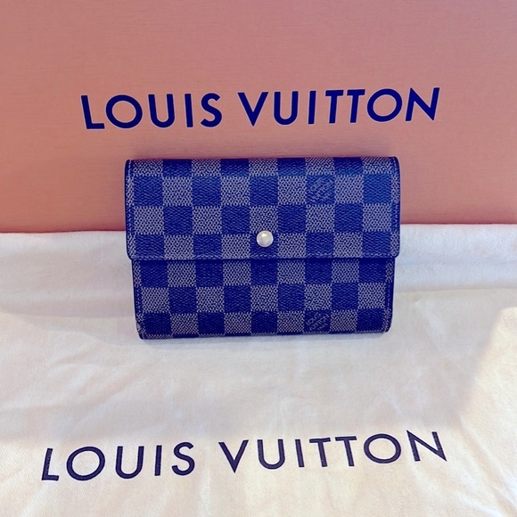 Authentic Louis Vuitton Wallet - Picture 1 of 6